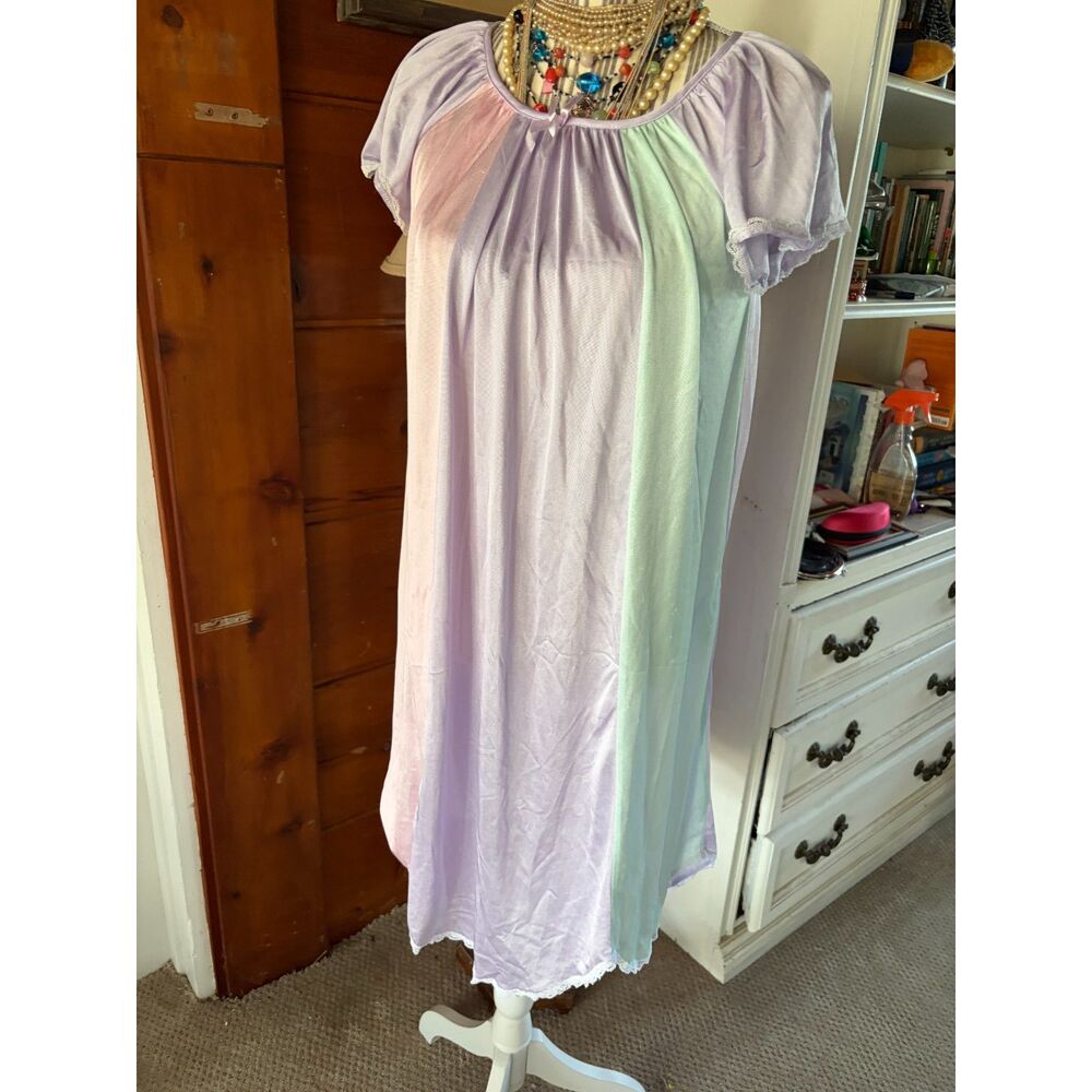 Vintage Cool Grandma Nightgown Pastel and Lace Pajama Comfy Cozy Sleepwear Small